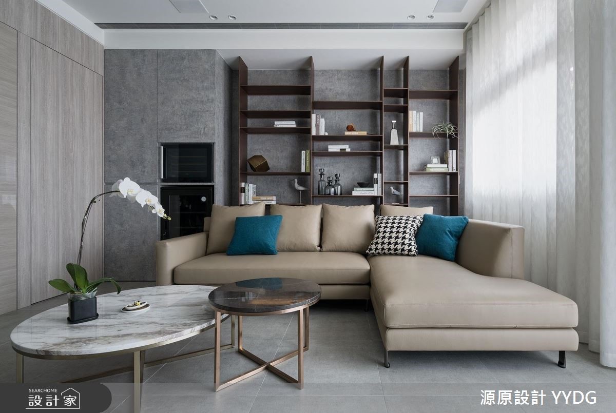 粗犷石材及温润灰色调，建构人文现代宅